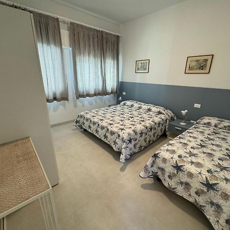 App4Rent Villa Zanetti - Appartamenti Con Spiaggia Privata Frontemare ليدو دي يسولو المظهر الخارجي الصورة