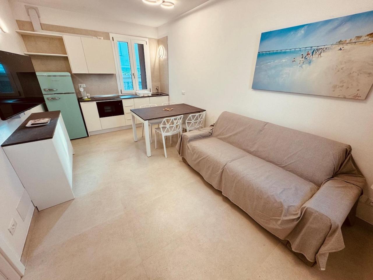 App4Rent Villa Zanetti - Appartamenti Con Spiaggia Privata Frontemare ليدو دي يسولو المظهر الخارجي الصورة