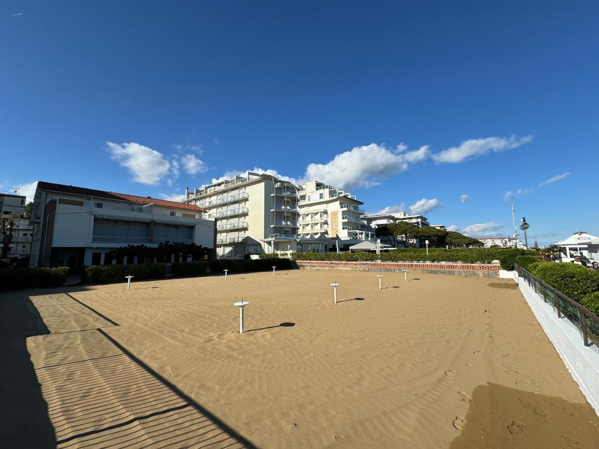App4Rent Villa Zanetti - Appartamenti Con Spiaggia Privata Frontemare ليدو دي يسولو المظهر الخارجي الصورة