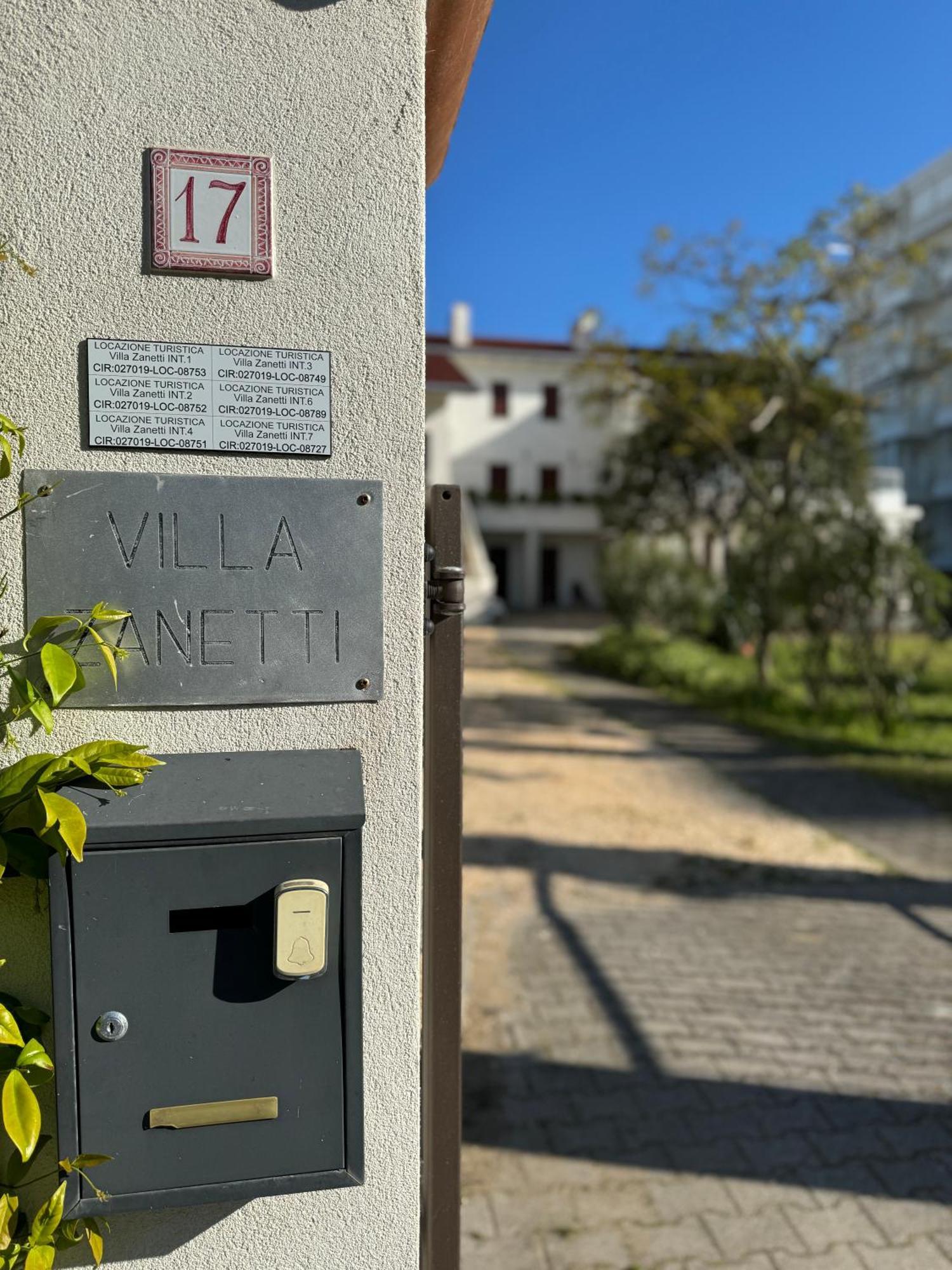 App4Rent Villa Zanetti - Appartamenti Con Spiaggia Privata Frontemare ليدو دي يسولو المظهر الخارجي الصورة