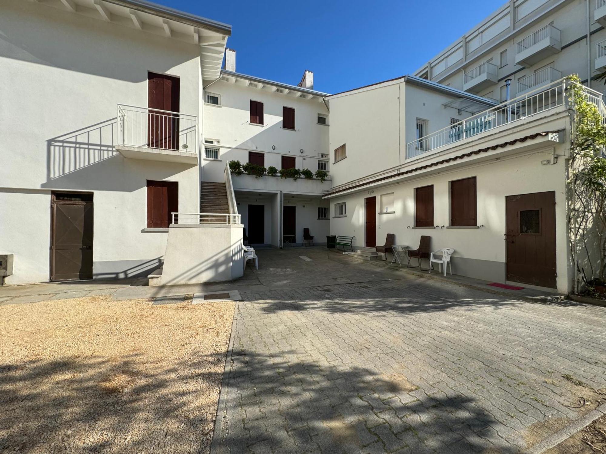 App4Rent Villa Zanetti - Appartamenti Con Spiaggia Privata Frontemare ليدو دي يسولو المظهر الخارجي الصورة