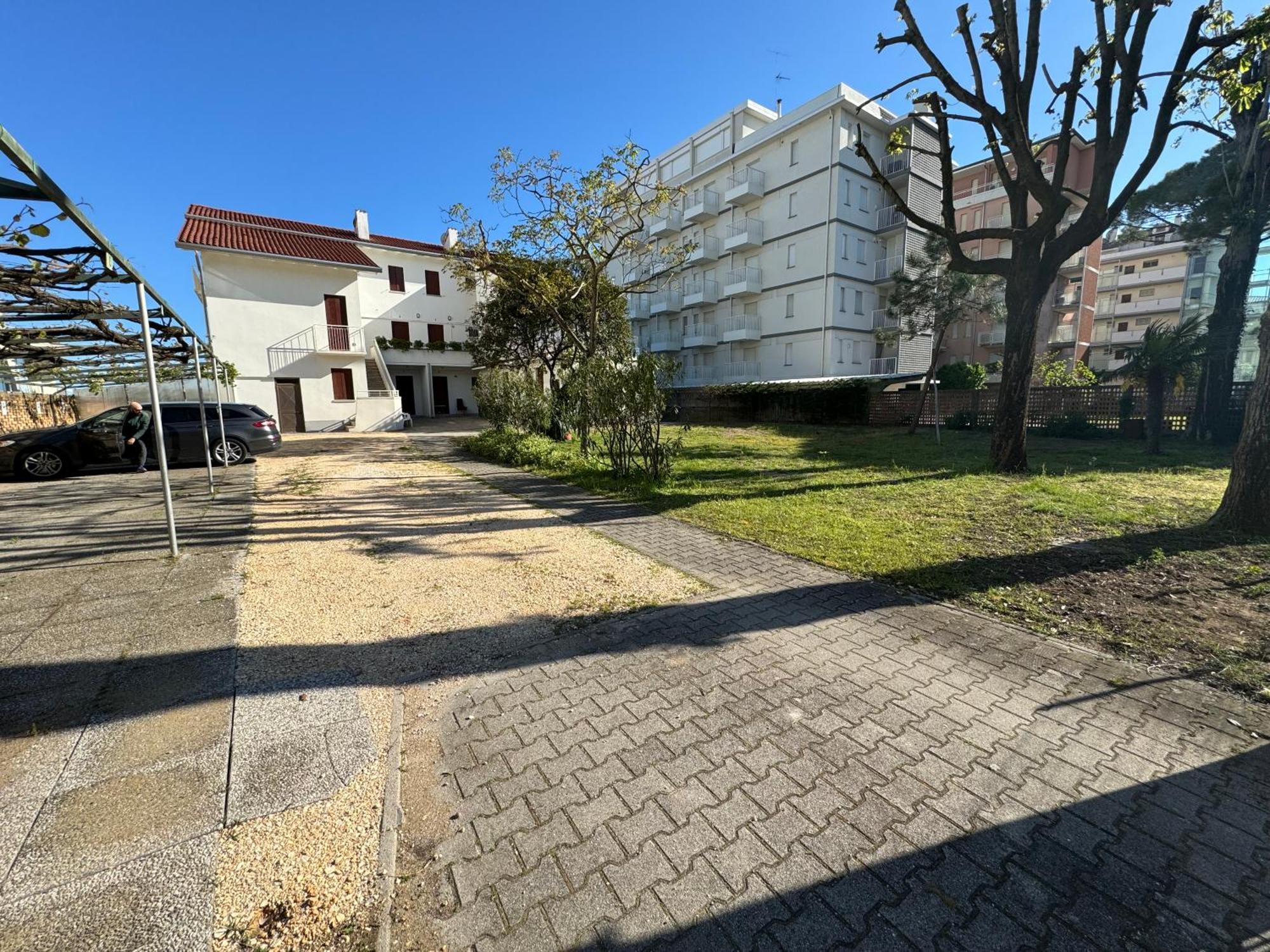 App4Rent Villa Zanetti - Appartamenti Con Spiaggia Privata Frontemare ليدو دي يسولو المظهر الخارجي الصورة